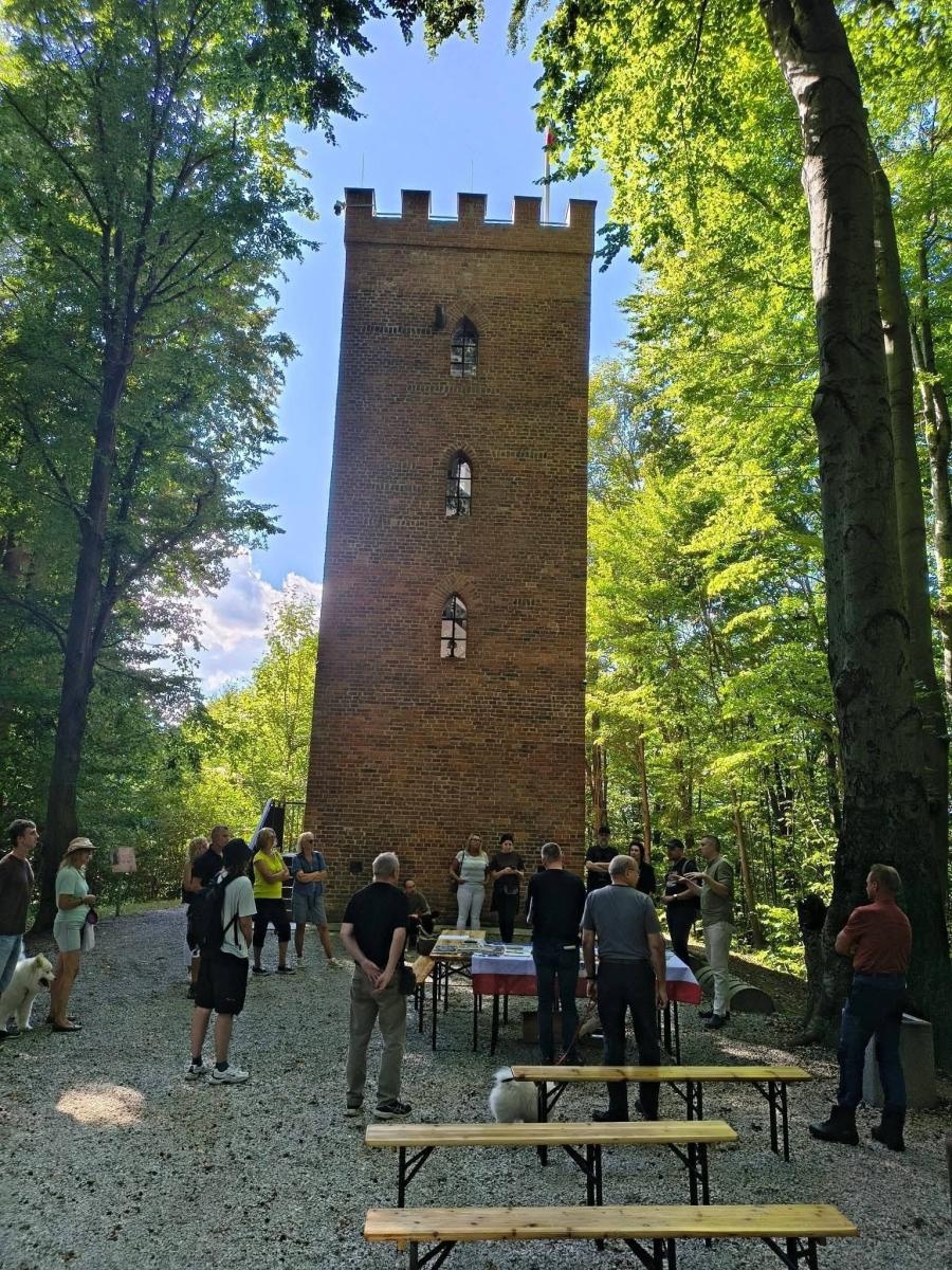 Zdjęcie w galerii na portalu naszwodzislaw.com: Szlakami Grodziska po raz drugi. Mieszkańcy Wodzisławia odkrywali historię legendarnego miejsca wiadomości z regionu