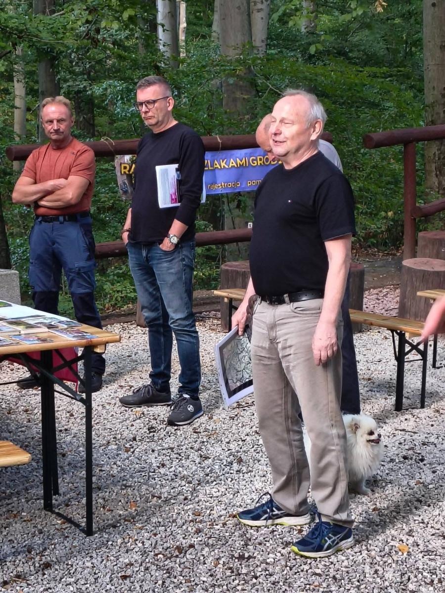 Zdjęcie w galerii na portalu naszwodzislaw.com: Szlakami Grodziska po raz drugi. Mieszkańcy Wodzisławia odkrywali historię legendarnego miejsca wiadomości z regionu