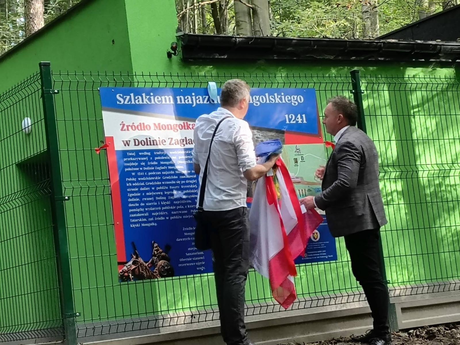 Zdjęcie w galerii na portalu naszwodzislaw.com: Mongołowie mieli ponieść tu klęskę. Tajemnicze miejsce w Wodzisławiu doczekało się tablicy wiadomości z regionu