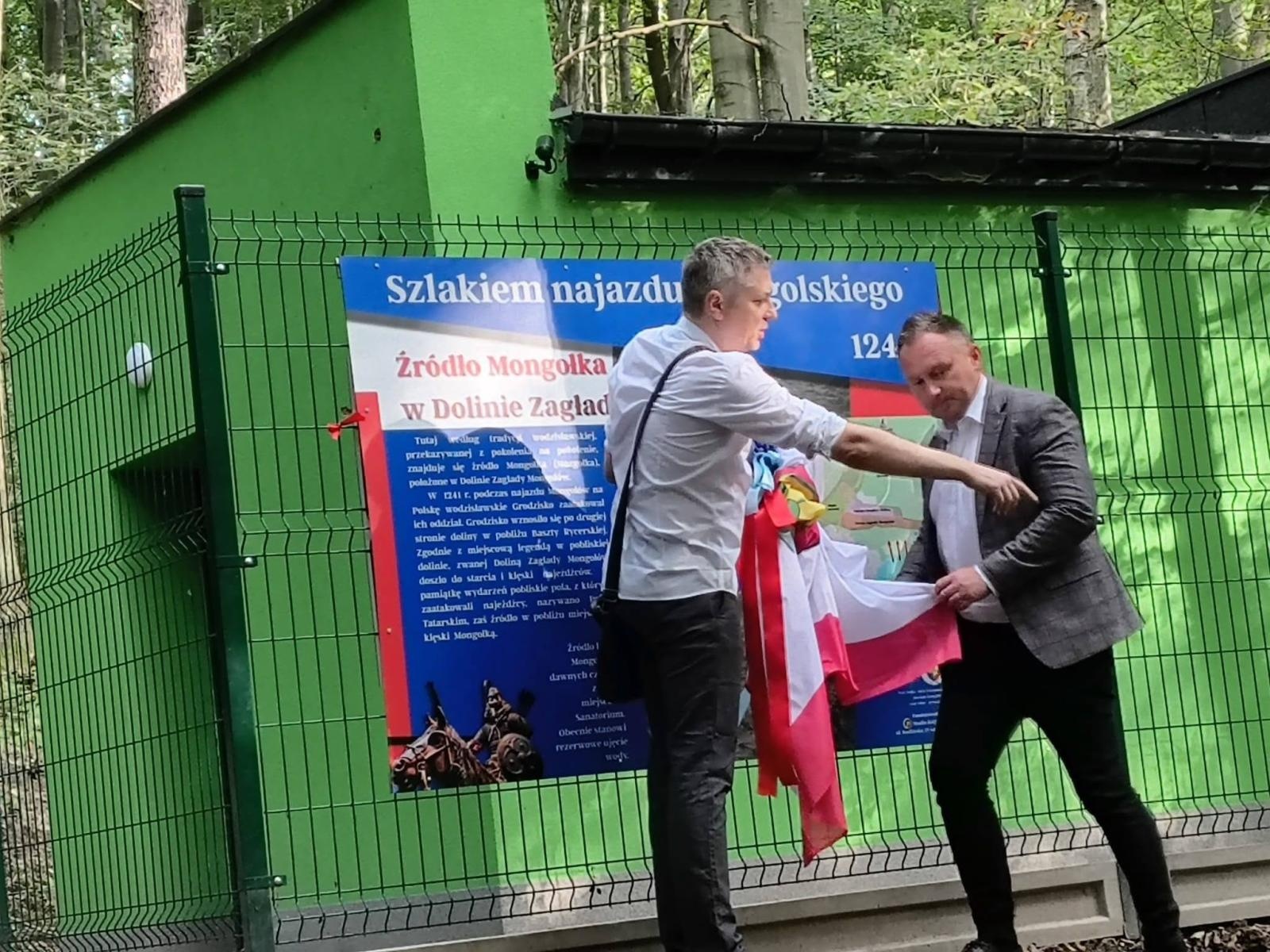 Zdjęcie w galerii na portalu naszwodzislaw.com: Mongołowie mieli ponieść tu klęskę. Tajemnicze miejsce w Wodzisławiu doczekało się tablicy wiadomości z regionu