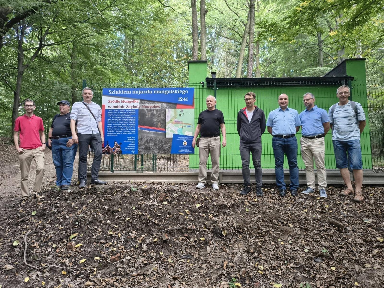 Zdjęcie w galerii na portalu naszwodzislaw.com: Mongołowie mieli ponieść tu klęskę. Tajemnicze miejsce w Wodzisławiu doczekało się tablicy wiadomości z regionu