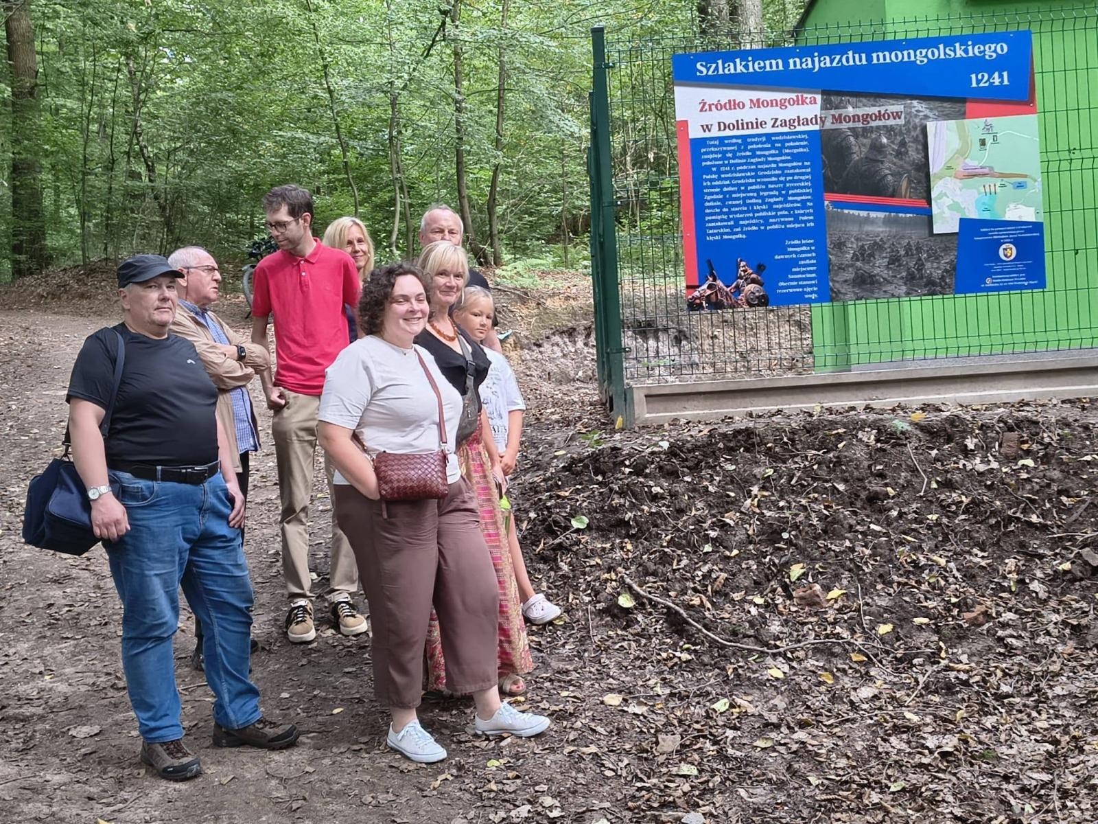 Zdjęcie w galerii na portalu naszwodzislaw.com: Mongołowie mieli ponieść tu klęskę. Tajemnicze miejsce w Wodzisławiu doczekało się tablicy wiadomości z regionu