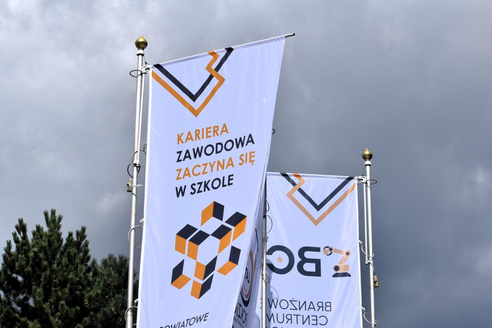 Zdjęcie w galerii na portalu naszwodzislaw.com: 10 lat PCKZiU. Jubileusz, awanse nauczycieli i nowoczesne technologie na inaugurację roku szkolnego wiadomości z regionu