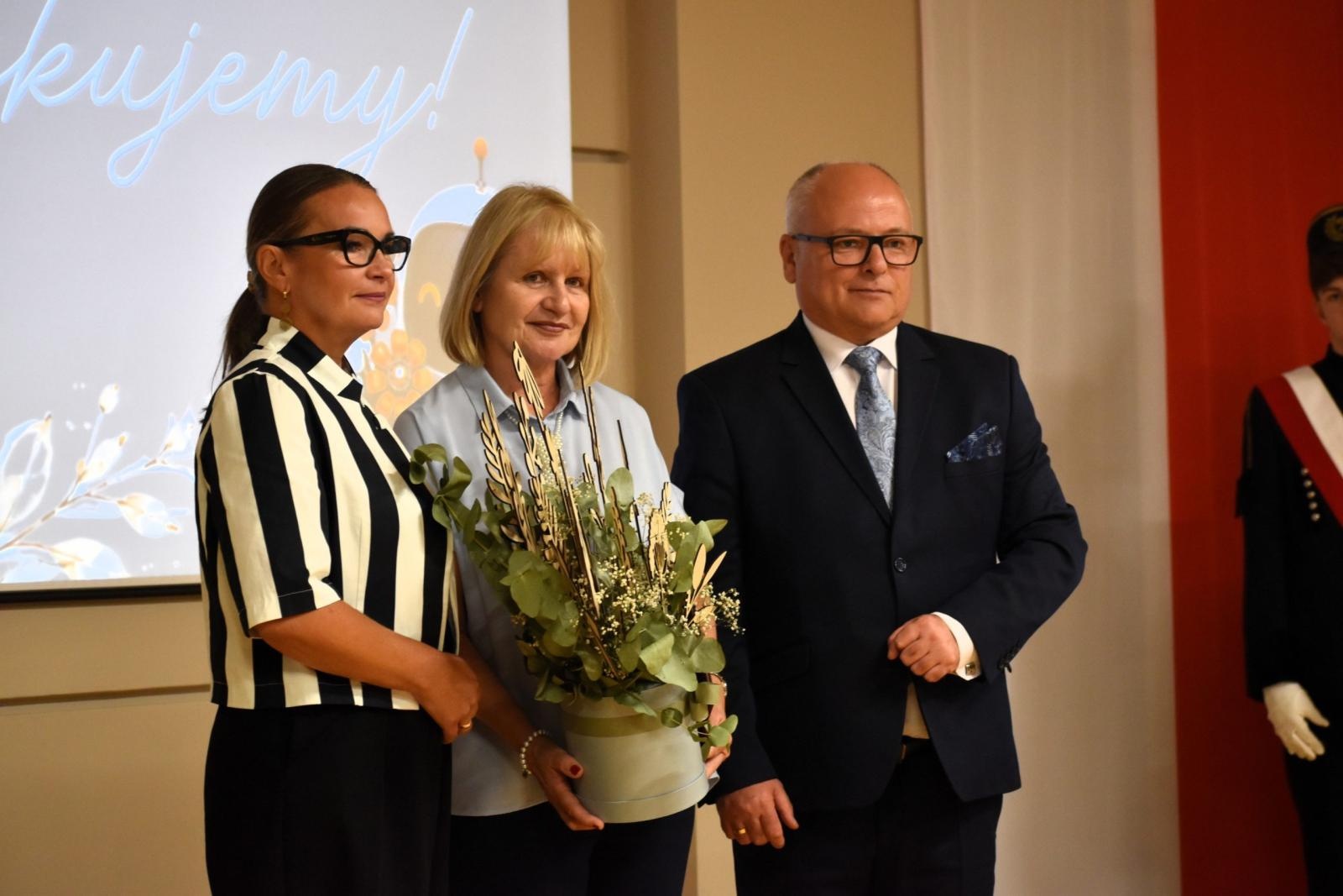 Zdjęcie w galerii na portalu naszwodzislaw.com: 10 lat PCKZiU. Jubileusz, awanse nauczycieli i nowoczesne technologie na inaugurację roku szkolnego wiadomości z regionu