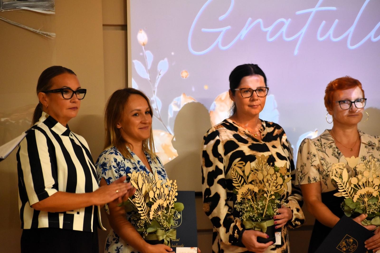 Zdjęcie w galerii na portalu naszwodzislaw.com: 10 lat PCKZiU. Jubileusz, awanse nauczycieli i nowoczesne technologie na inaugurację roku szkolnego wiadomości z regionu