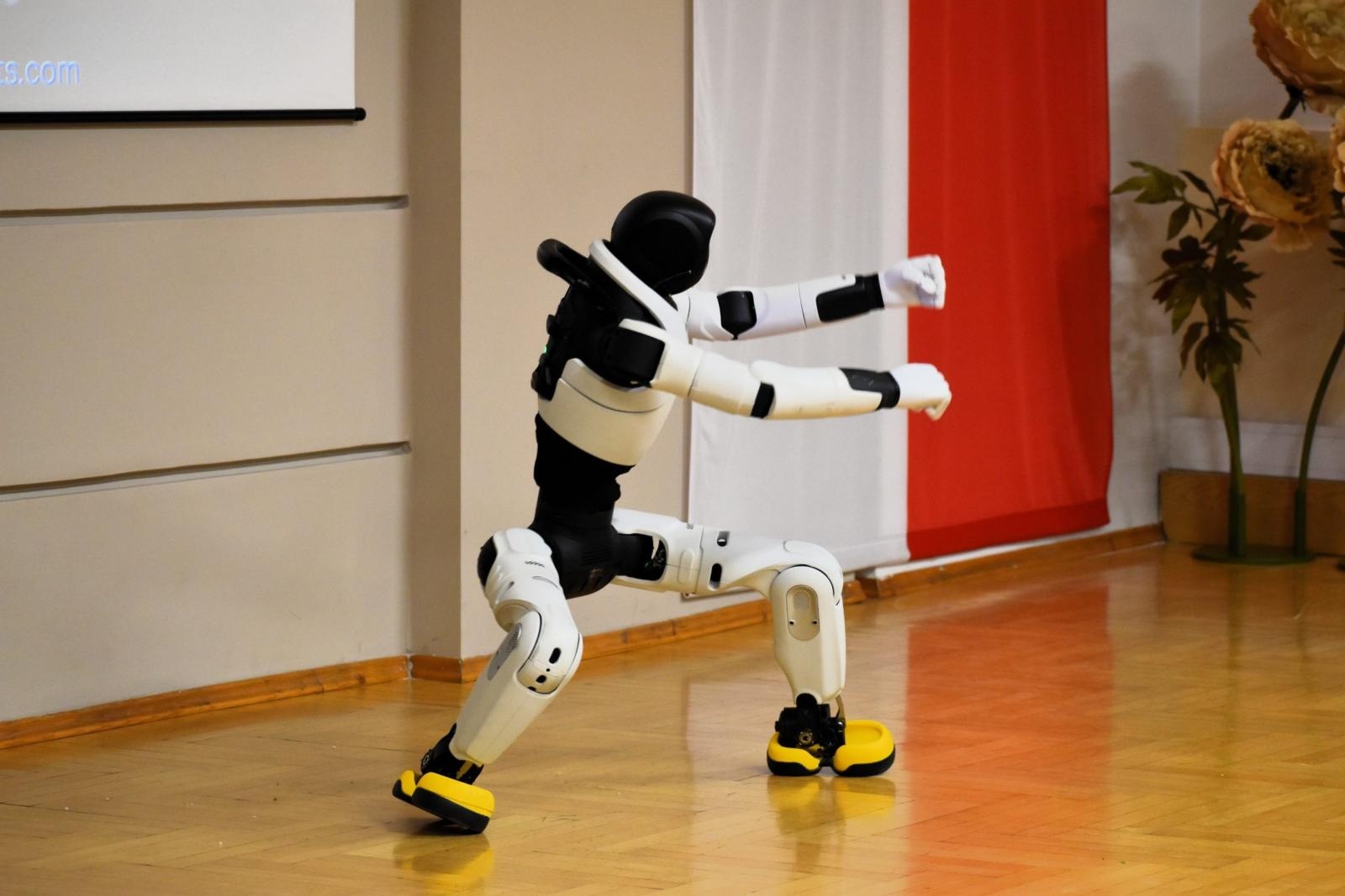 Zdjęcie w galerii na portalu naszwodzislaw.com: 10 lat PCKZiU. Jubileusz, awanse nauczycieli i nowoczesne technologie na inaugurację roku szkolnego wiadomości z regionu