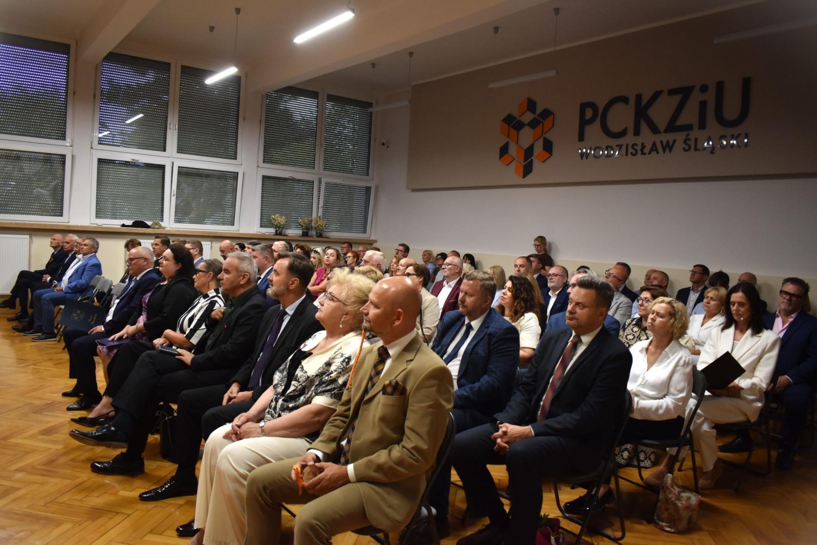 Zdjęcie w galerii na portalu naszwodzislaw.com: 10 lat PCKZiU. Jubileusz, awanse nauczycieli i nowoczesne technologie na inaugurację roku szkolnego wiadomości z regionu