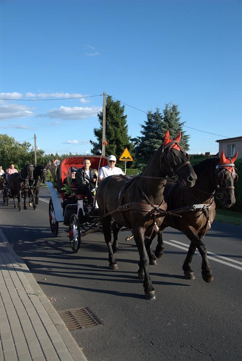 Zdjęcie w galerii na portalu naszwodzislaw.com: Pszów podziękował za plony. Dożynki przyciągnęły mieszkańców i gości [FOTO] wiadomości z regionu