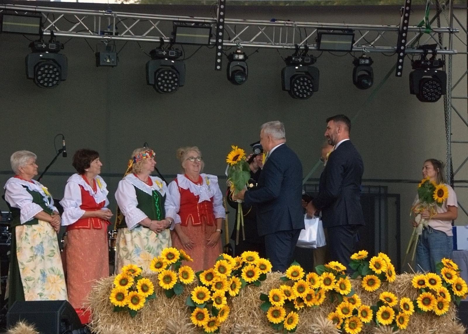 Zdjęcie w galerii na portalu naszwodzislaw.com: Pszów podziękował za plony. Dożynki przyciągnęły mieszkańców i gości [FOTO] wiadomości z regionu
