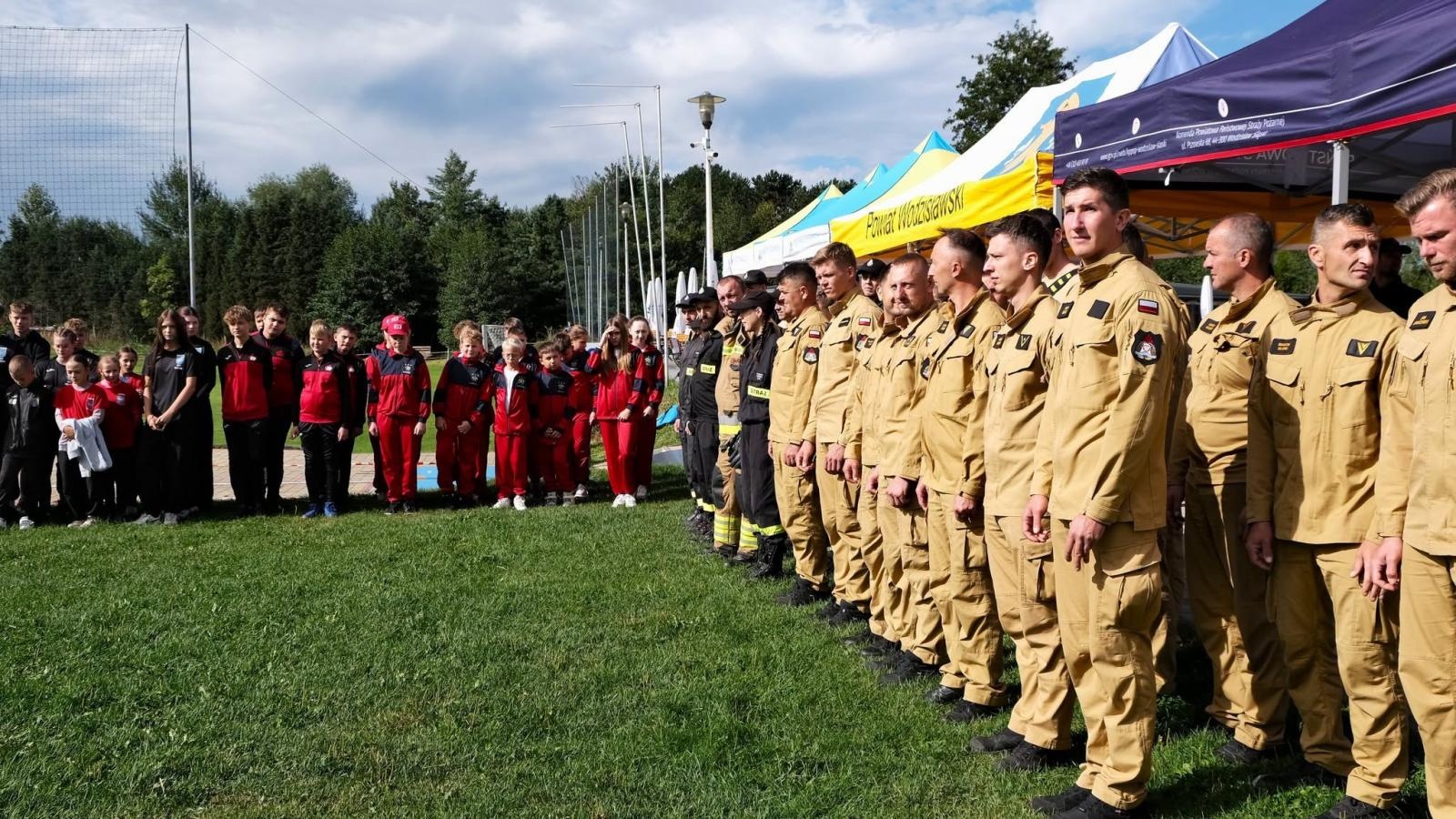 Zdjęcie w galerii na portalu naszwodzislaw.com: Najtwardsi strażacy znów stanęli do walki. Kto okazał się najlepszy? wiadomości z regionu