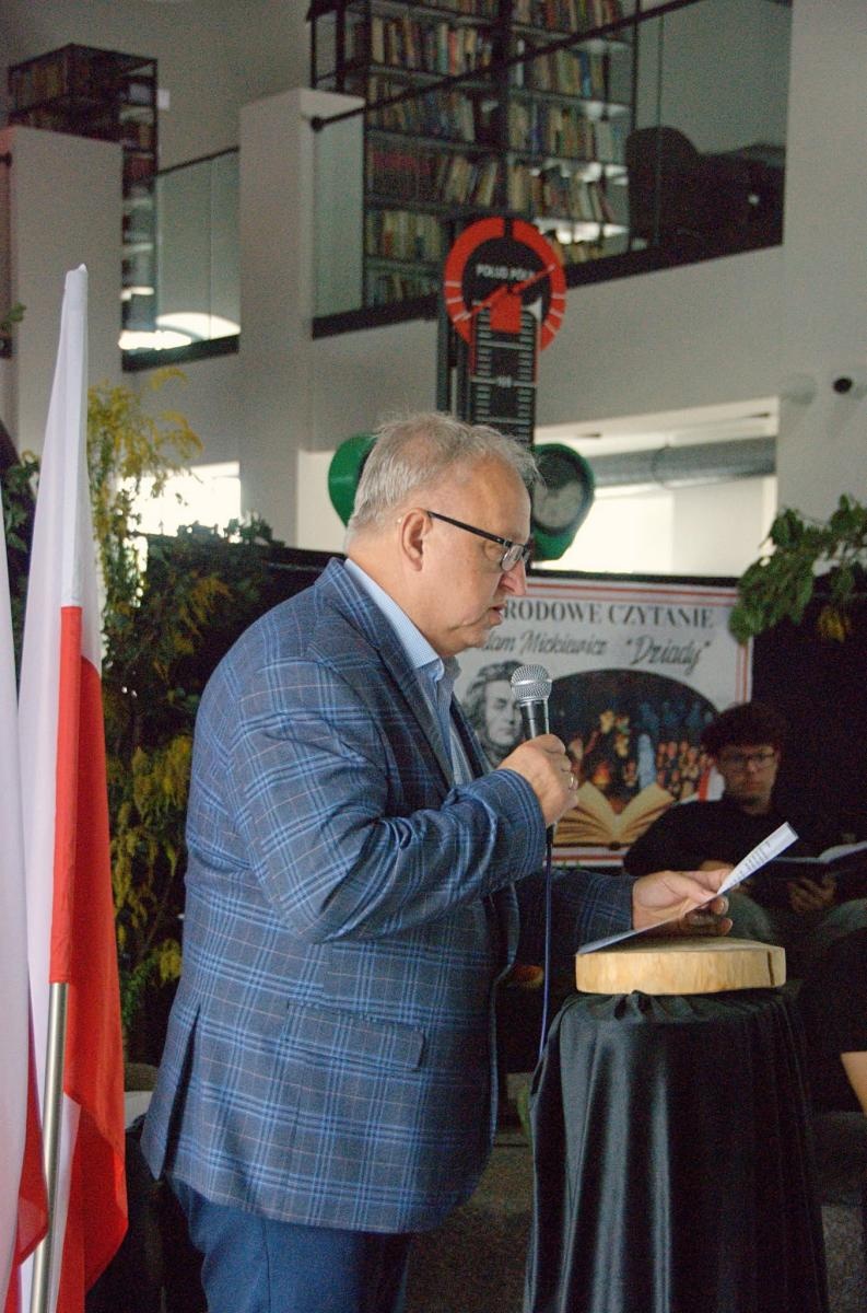 Zdjęcie w galerii na portalu naszwodzislaw.com: Dziady wybrzmiały w Pszowie. Za nami XV edycja Narodowego Czytania wiadomości z regionu