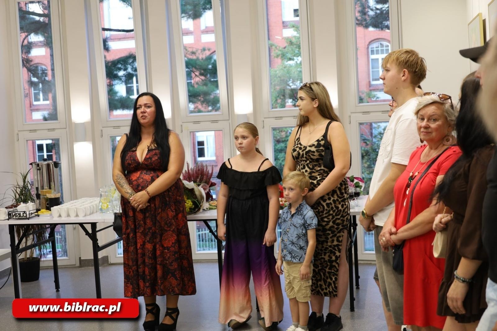 Zdjęcie w galerii na portalu naszwodzislaw.com: Natura jest kobietą – nowa wystawa w bibliotecznej Galerii Gawra wiadomości z regionu