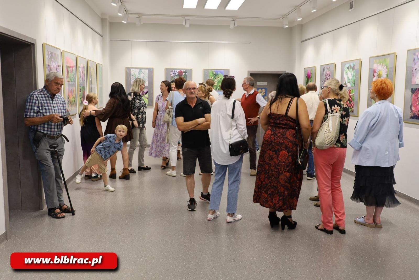 Zdjęcie w galerii na portalu naszwodzislaw.com: Natura jest kobietą – nowa wystawa w bibliotecznej Galerii Gawra wiadomości z regionu