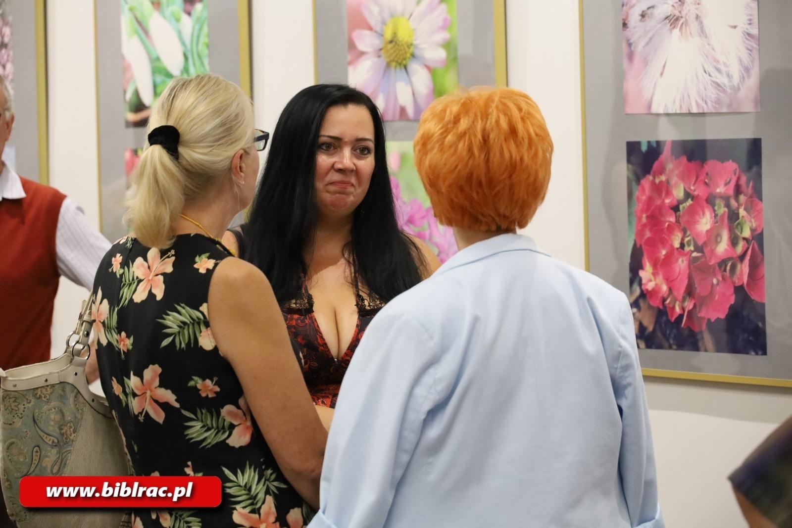 Zdjęcie w galerii na portalu naszwodzislaw.com: Natura jest kobietą – nowa wystawa w bibliotecznej Galerii Gawra wiadomości z regionu