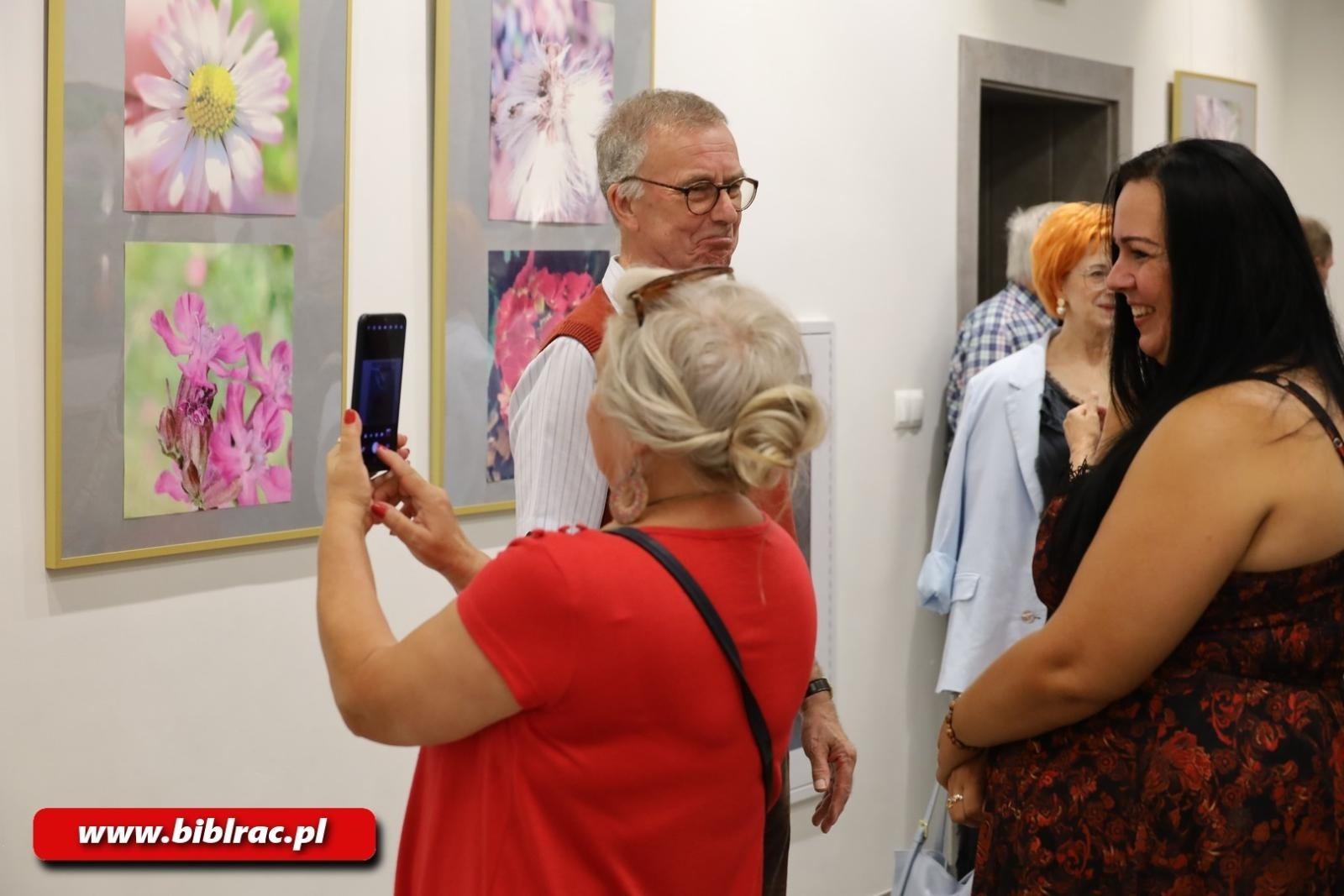Zdjęcie w galerii na portalu naszwodzislaw.com: Natura jest kobietą – nowa wystawa w bibliotecznej Galerii Gawra wiadomości z regionu