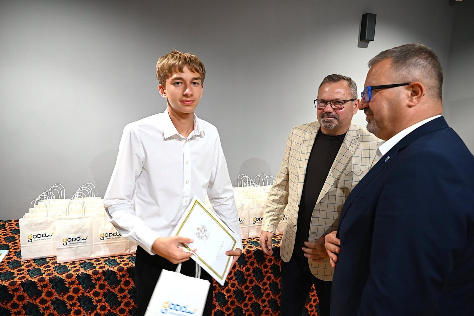 Zdjęcie w galerii na portalu naszwodzislaw.com: Od konkursów i olimpiad po mistrzostwa Polski. Gmina Godów wyróżniła najzdolniejszą młodzież [FOTO] wiadomości z regionu