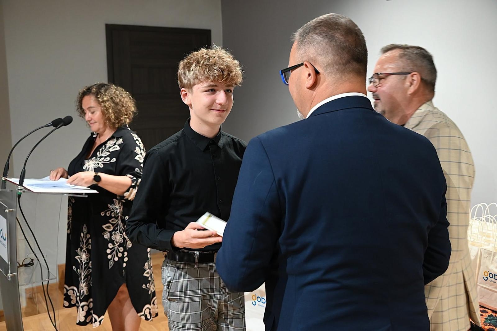 Zdjęcie w galerii na portalu naszwodzislaw.com: Od konkursów i olimpiad po mistrzostwa Polski. Gmina Godów wyróżniła najzdolniejszą młodzież [FOTO] wiadomości z regionu