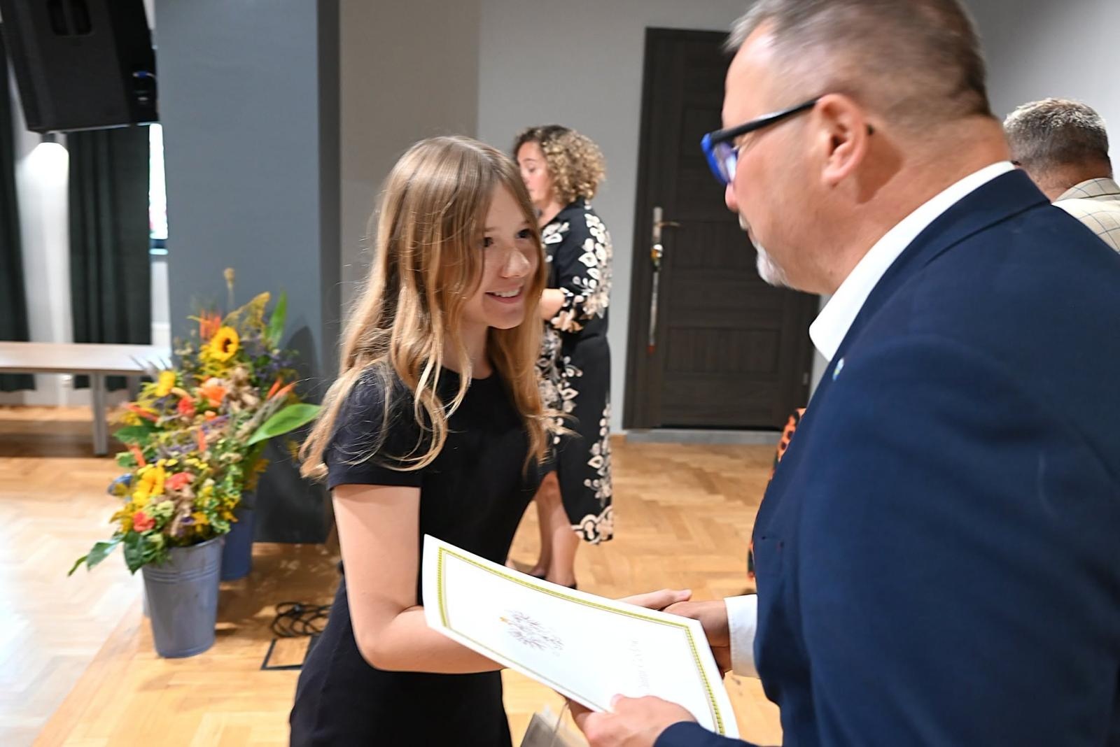 Zdjęcie w galerii na portalu naszwodzislaw.com: Od konkursów i olimpiad po mistrzostwa Polski. Gmina Godów wyróżniła najzdolniejszą młodzież [FOTO] wiadomości z regionu
