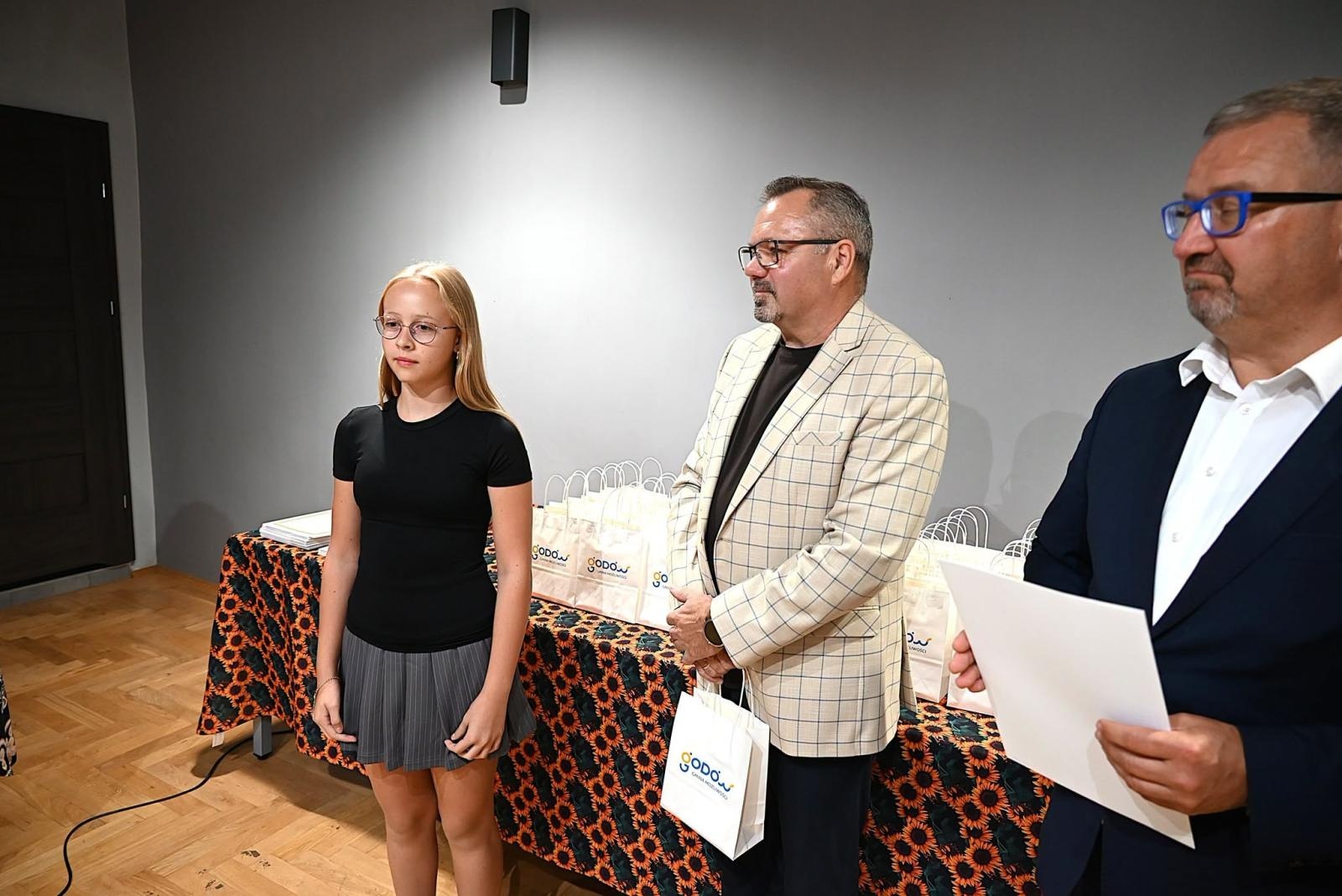 Zdjęcie w galerii na portalu naszwodzislaw.com: Od konkursów i olimpiad po mistrzostwa Polski. Gmina Godów wyróżniła najzdolniejszą młodzież [FOTO] wiadomości z regionu