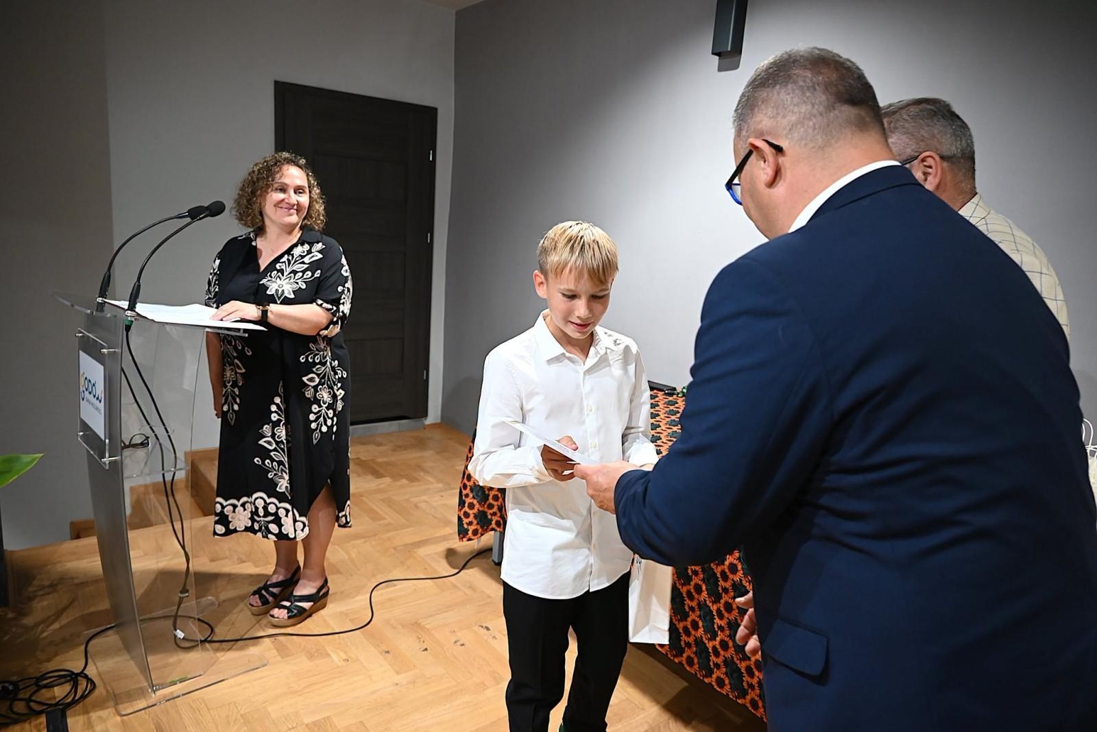 Zdjęcie w galerii na portalu naszwodzislaw.com: Od konkursów i olimpiad po mistrzostwa Polski. Gmina Godów wyróżniła najzdolniejszą młodzież [FOTO] wiadomości z regionu