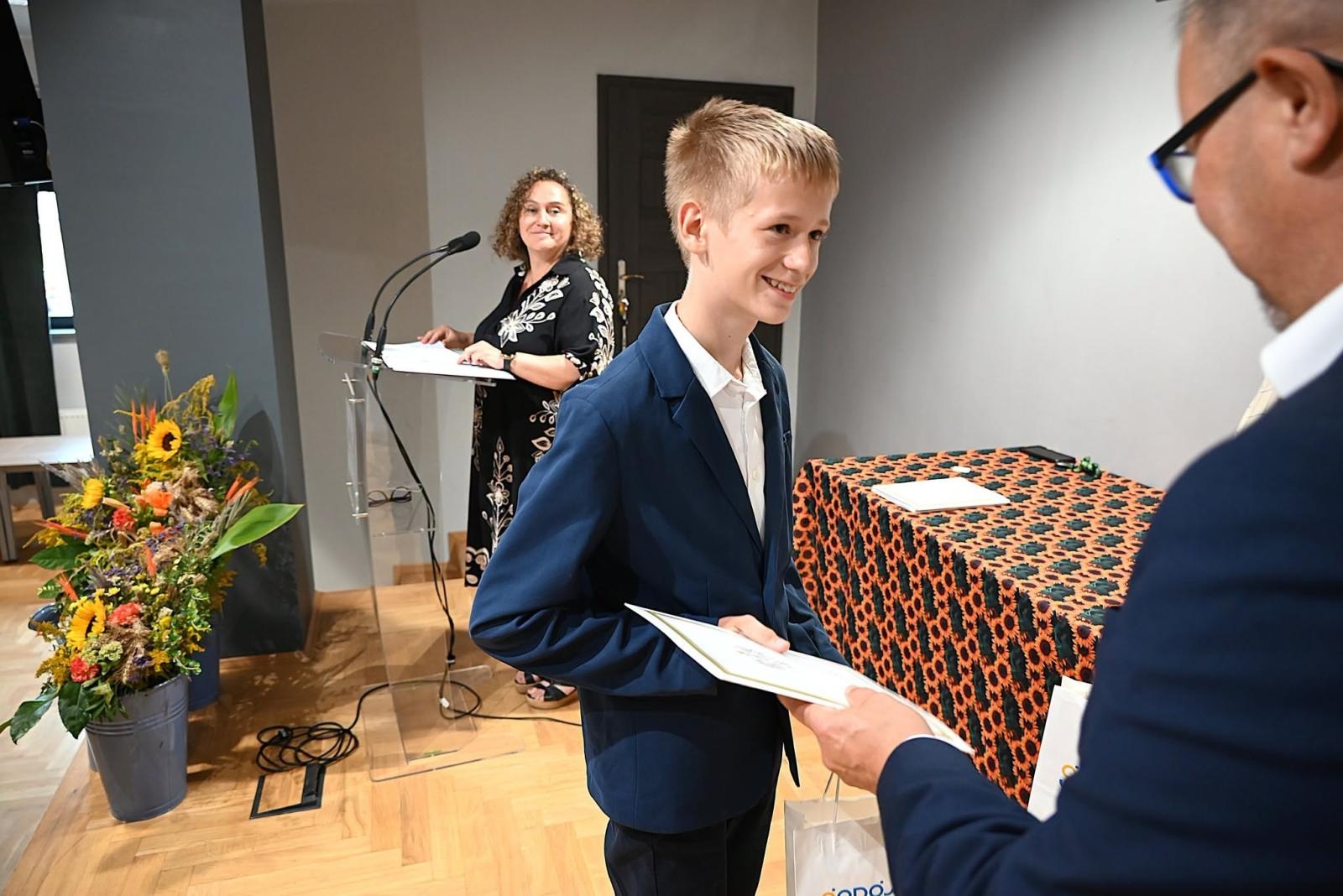 Zdjęcie w galerii na portalu naszwodzislaw.com: Od konkursów i olimpiad po mistrzostwa Polski. Gmina Godów wyróżniła najzdolniejszą młodzież [FOTO] wiadomości z regionu