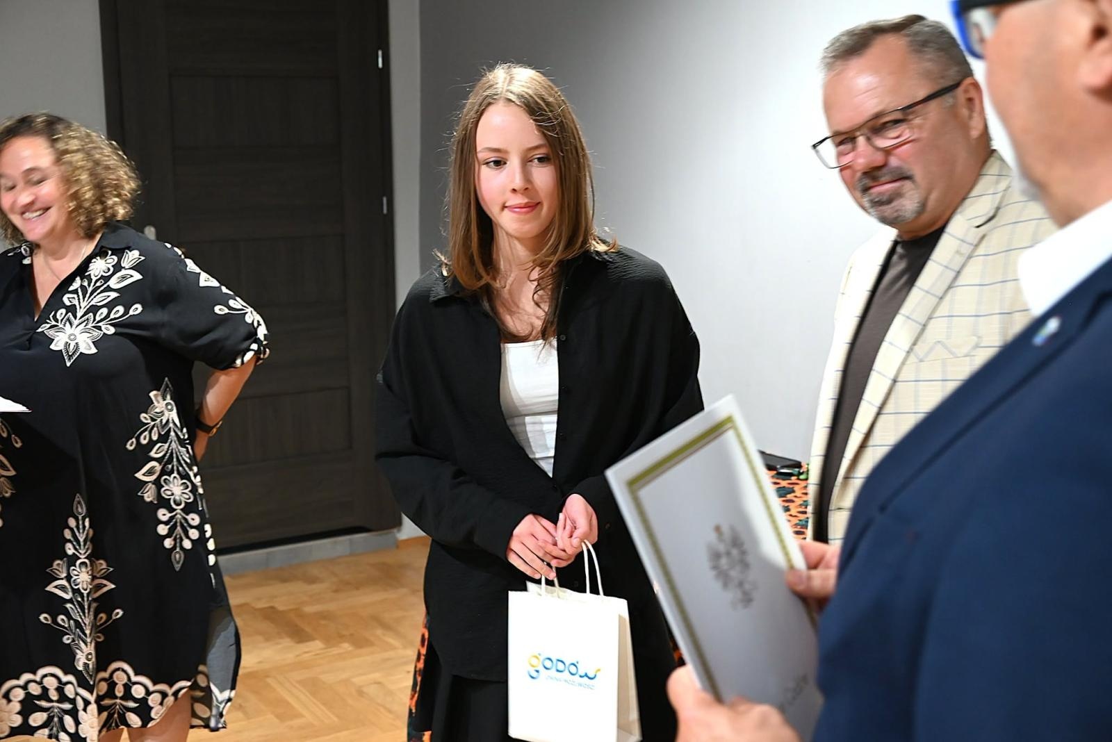 Zdjęcie w galerii na portalu naszwodzislaw.com: Od konkursów i olimpiad po mistrzostwa Polski. Gmina Godów wyróżniła najzdolniejszą młodzież [FOTO] wiadomości z regionu