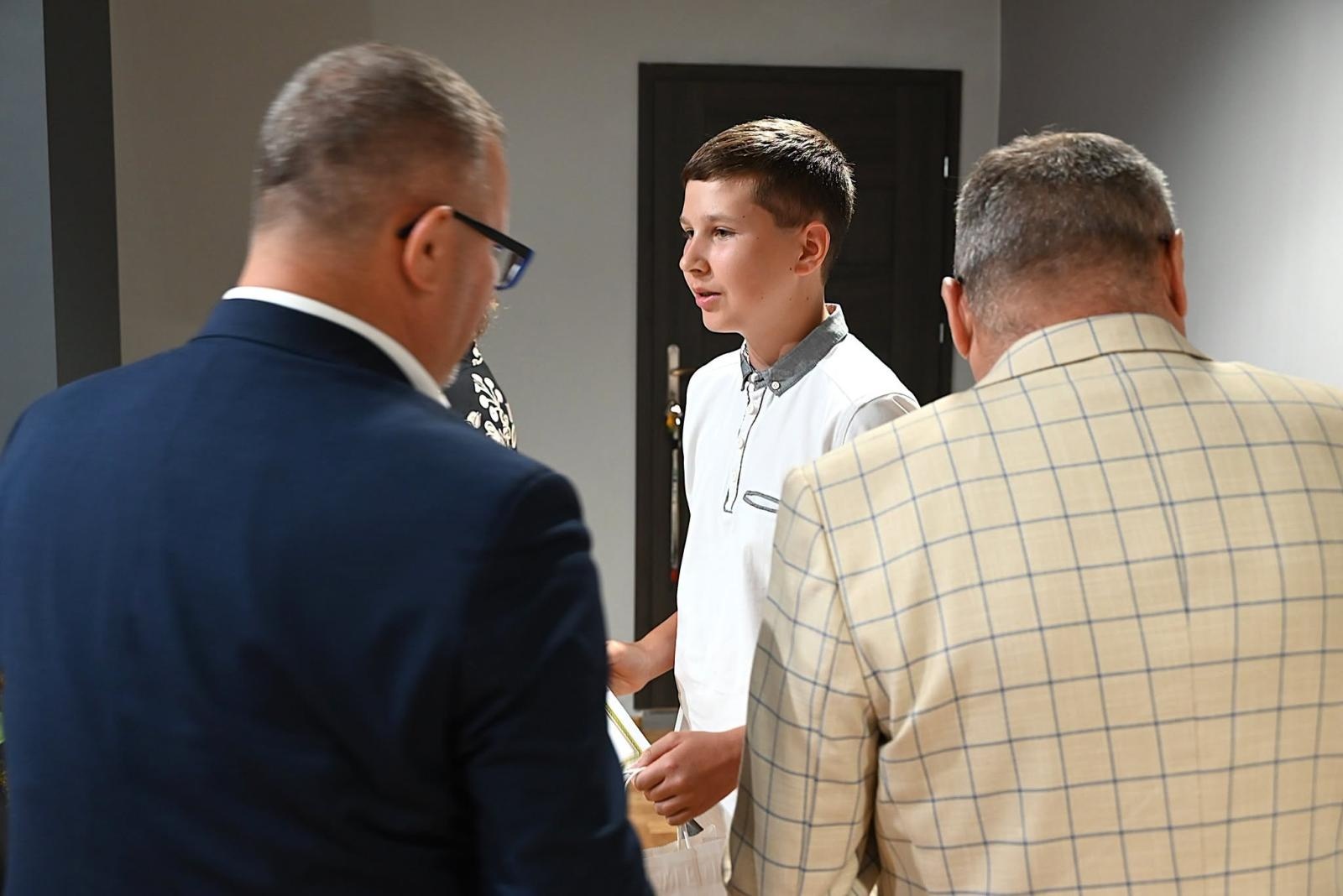 Zdjęcie w galerii na portalu naszwodzislaw.com: Od konkursów i olimpiad po mistrzostwa Polski. Gmina Godów wyróżniła najzdolniejszą młodzież [FOTO] wiadomości z regionu