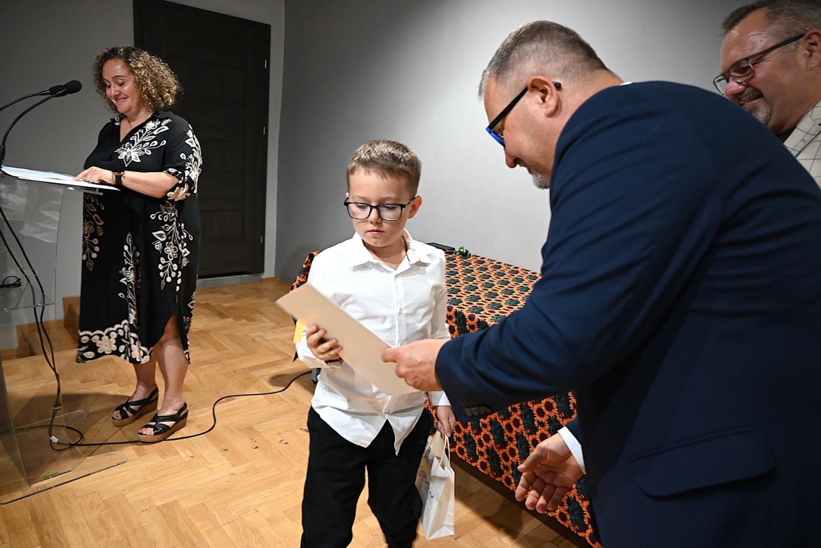 Zdjęcie w galerii na portalu naszwodzislaw.com: Od konkursów i olimpiad po mistrzostwa Polski. Gmina Godów wyróżniła najzdolniejszą młodzież [FOTO] wiadomości z regionu