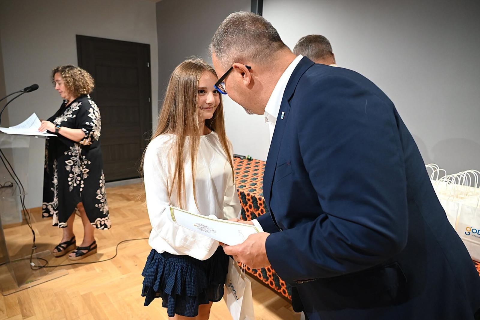 Zdjęcie w galerii na portalu naszwodzislaw.com: Od konkursów i olimpiad po mistrzostwa Polski. Gmina Godów wyróżniła najzdolniejszą młodzież [FOTO] wiadomości z regionu