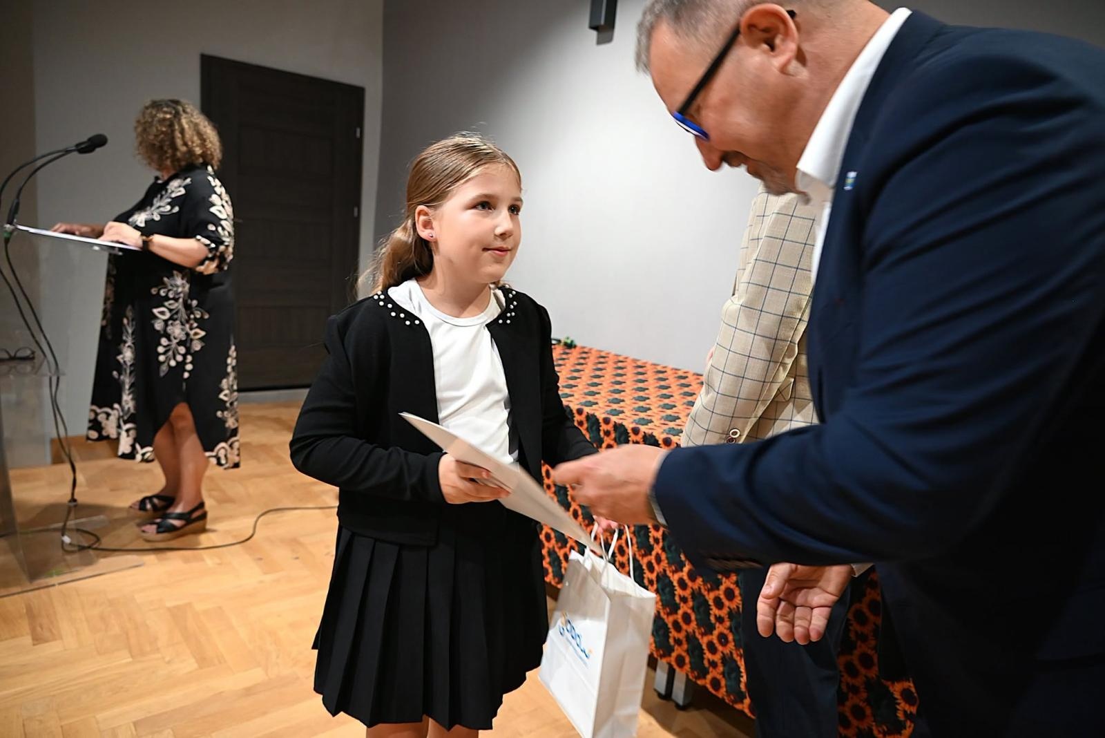 Zdjęcie w galerii na portalu naszwodzislaw.com: Od konkursów i olimpiad po mistrzostwa Polski. Gmina Godów wyróżniła najzdolniejszą młodzież [FOTO] wiadomości z regionu