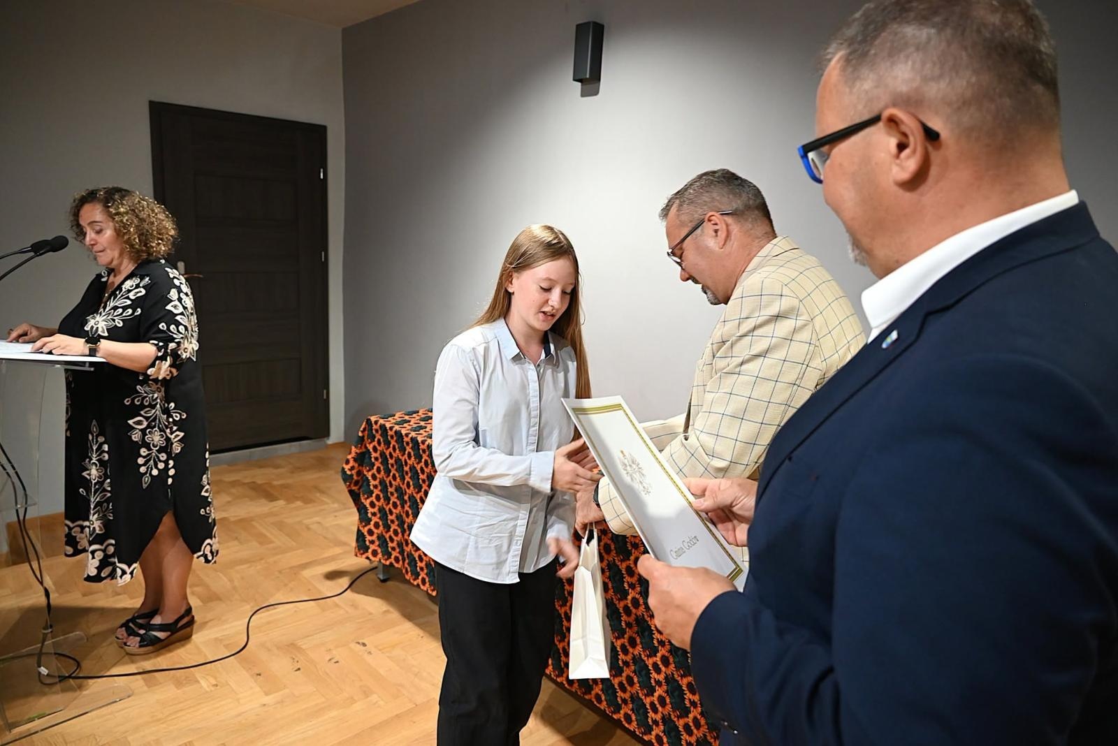 Zdjęcie w galerii na portalu naszwodzislaw.com: Od konkursów i olimpiad po mistrzostwa Polski. Gmina Godów wyróżniła najzdolniejszą młodzież [FOTO] wiadomości z regionu