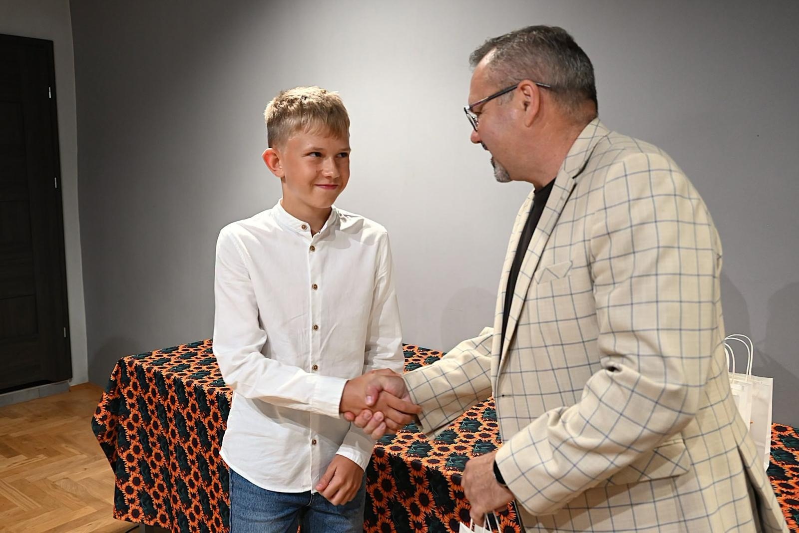 Zdjęcie w galerii na portalu naszwodzislaw.com: Od konkursów i olimpiad po mistrzostwa Polski. Gmina Godów wyróżniła najzdolniejszą młodzież [FOTO] wiadomości z regionu
