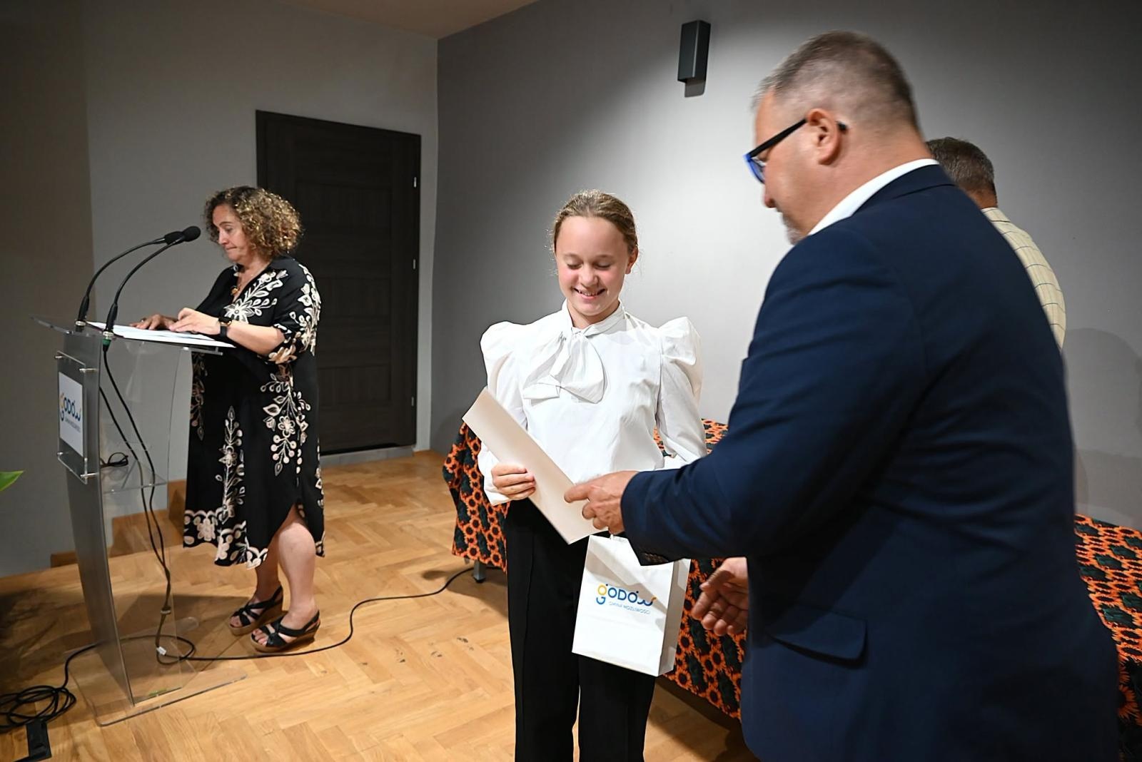 Zdjęcie w galerii na portalu naszwodzislaw.com: Od konkursów i olimpiad po mistrzostwa Polski. Gmina Godów wyróżniła najzdolniejszą młodzież [FOTO] wiadomości z regionu