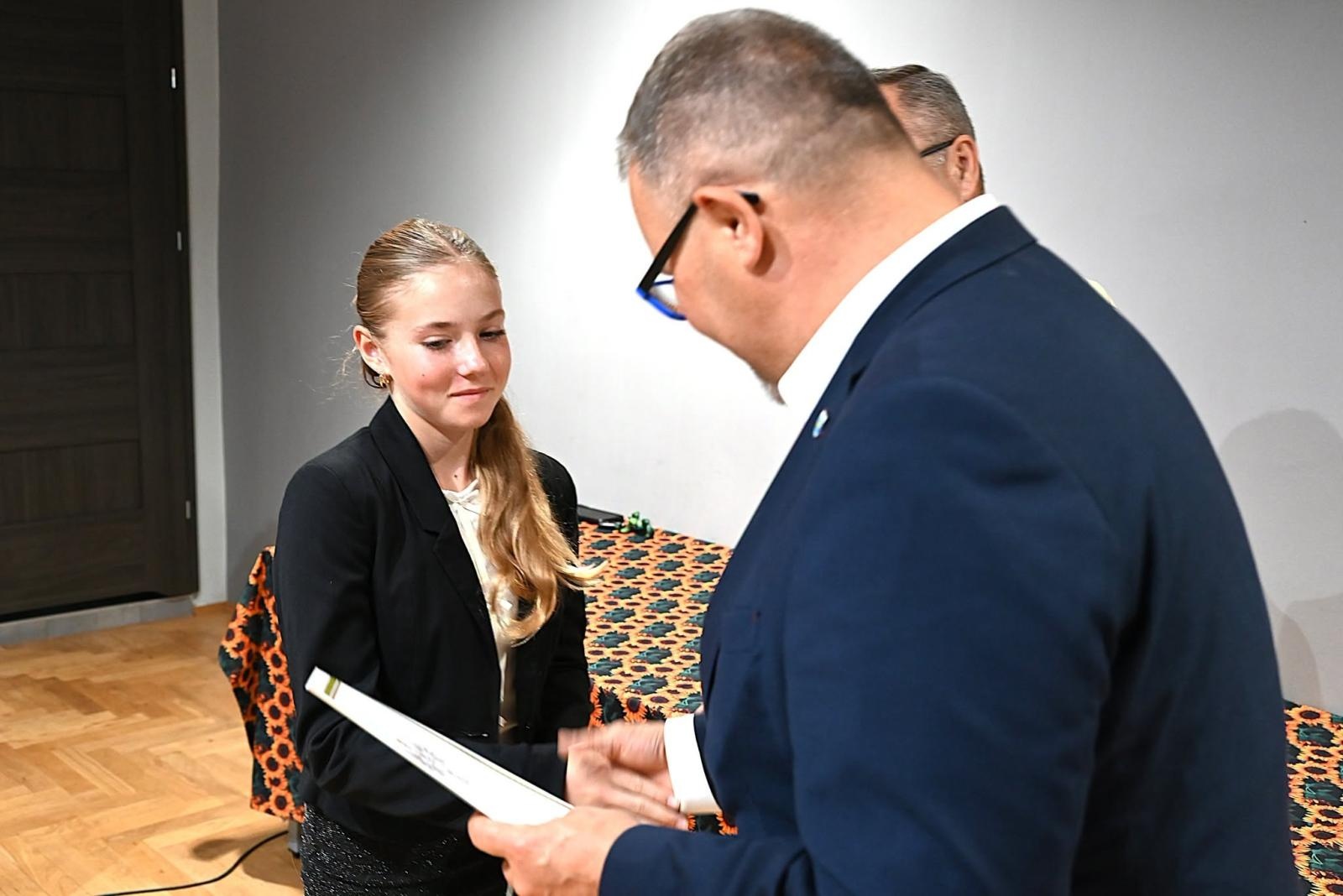 Zdjęcie w galerii na portalu naszwodzislaw.com: Od konkursów i olimpiad po mistrzostwa Polski. Gmina Godów wyróżniła najzdolniejszą młodzież [FOTO] wiadomości z regionu