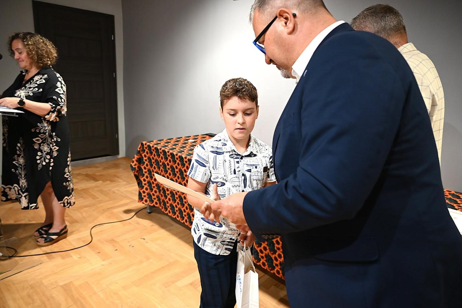 Zdjęcie w galerii na portalu naszwodzislaw.com: Od konkursów i olimpiad po mistrzostwa Polski. Gmina Godów wyróżniła najzdolniejszą młodzież [FOTO] wiadomości z regionu