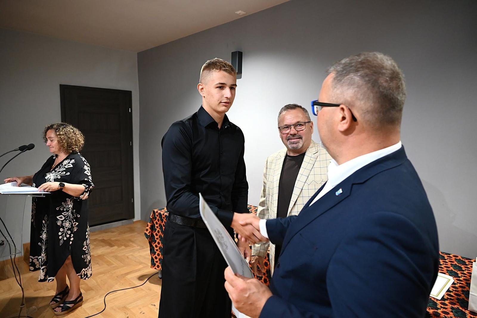 Zdjęcie w galerii na portalu naszwodzislaw.com: Od konkursów i olimpiad po mistrzostwa Polski. Gmina Godów wyróżniła najzdolniejszą młodzież [FOTO] wiadomości z regionu