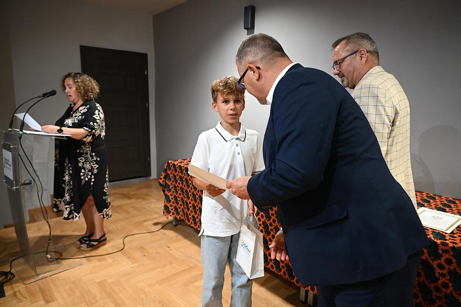 Zdjęcie w galerii na portalu naszwodzislaw.com: Od konkursów i olimpiad po mistrzostwa Polski. Gmina Godów wyróżniła najzdolniejszą młodzież [FOTO] wiadomości z regionu