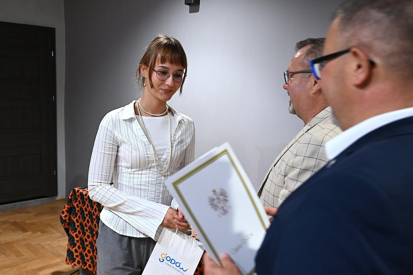 Zdjęcie w galerii na portalu naszwodzislaw.com: Od konkursów i olimpiad po mistrzostwa Polski. Gmina Godów wyróżniła najzdolniejszą młodzież [FOTO] wiadomości z regionu