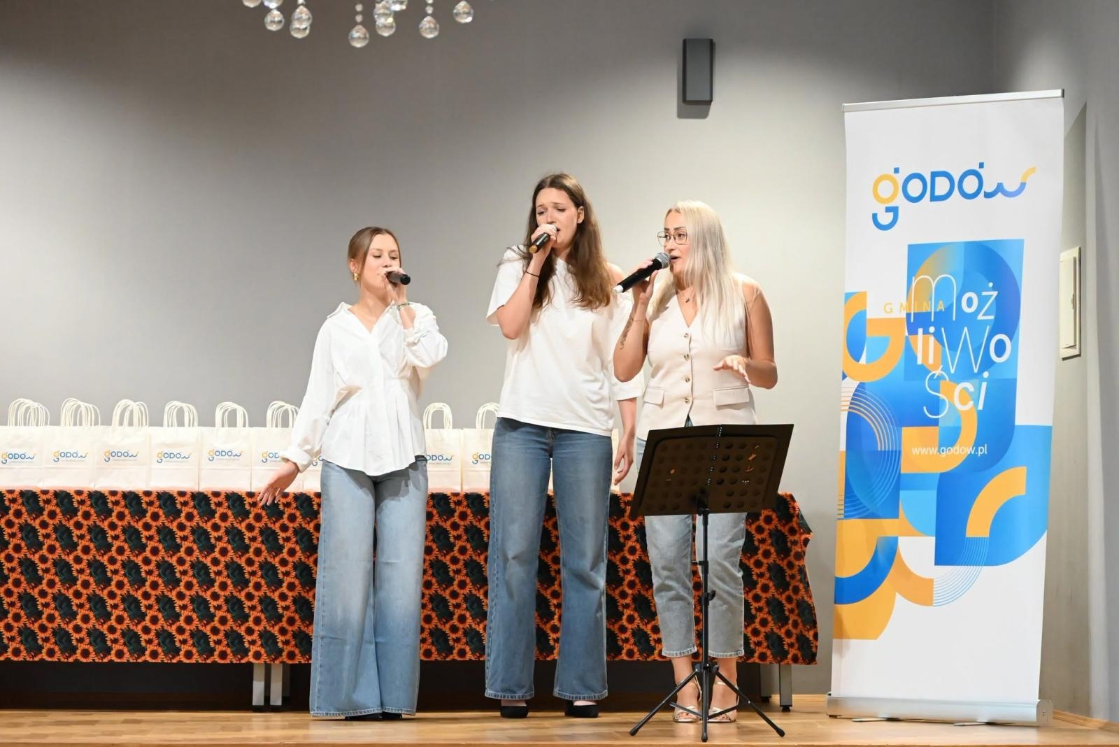 Zdjęcie w galerii na portalu naszwodzislaw.com: Od konkursów i olimpiad po mistrzostwa Polski. Gmina Godów wyróżniła najzdolniejszą młodzież [FOTO] wiadomości z regionu