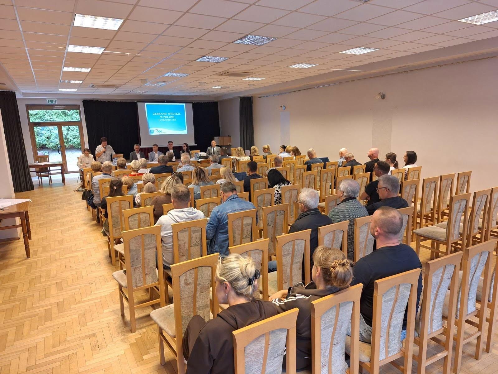 Zdjęcie w galerii na portalu naszwodzislaw.com: Mieszkańcy Połomi podzielili Fundusz Sołecki. Najwięcej pieniędzy na oświetlenie boiska wiadomości z regionu