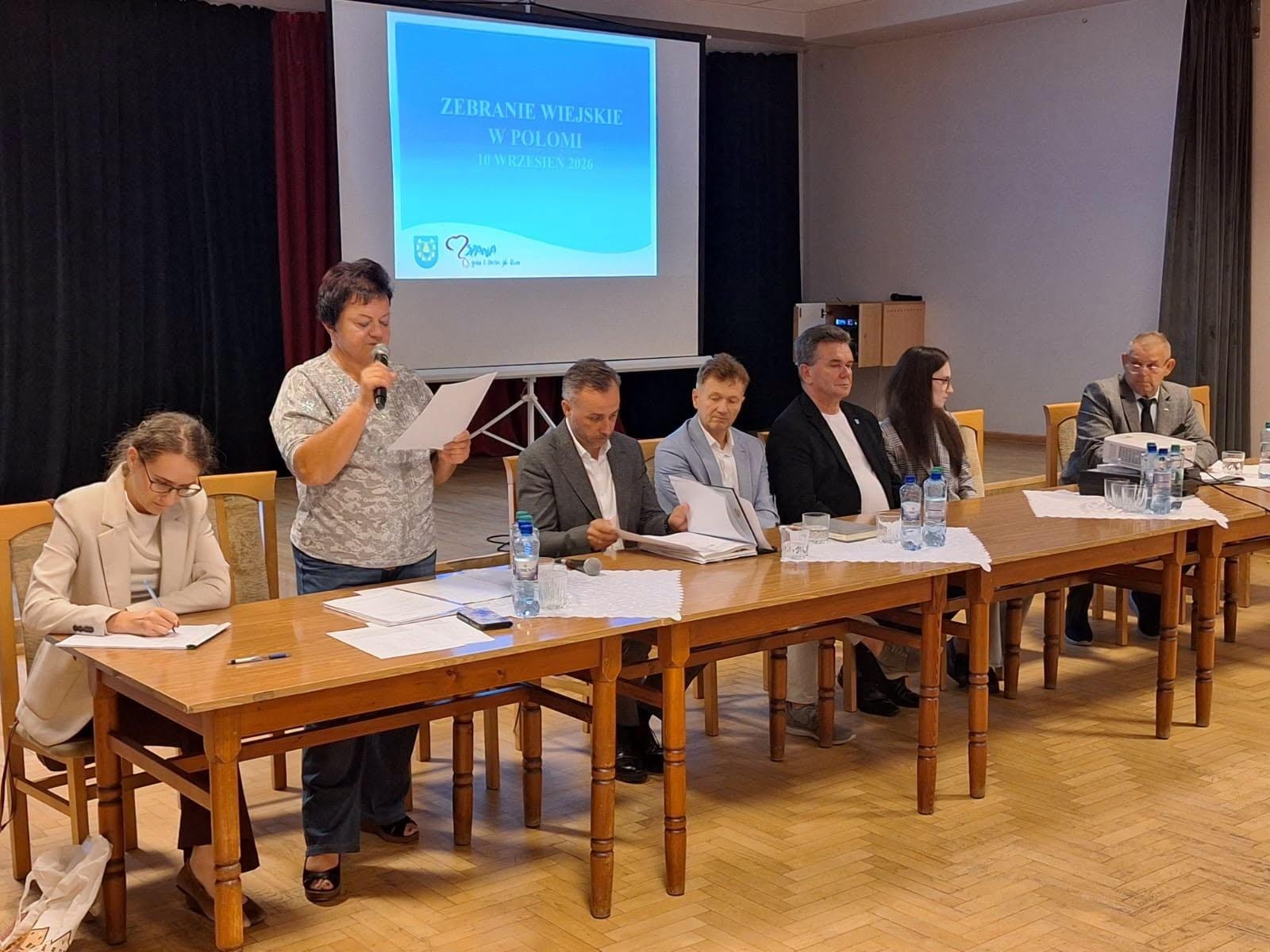 Zdjęcie w galerii na portalu naszwodzislaw.com: Mieszkańcy Połomi podzielili Fundusz Sołecki. Najwięcej pieniędzy na oświetlenie boiska wiadomości z regionu
