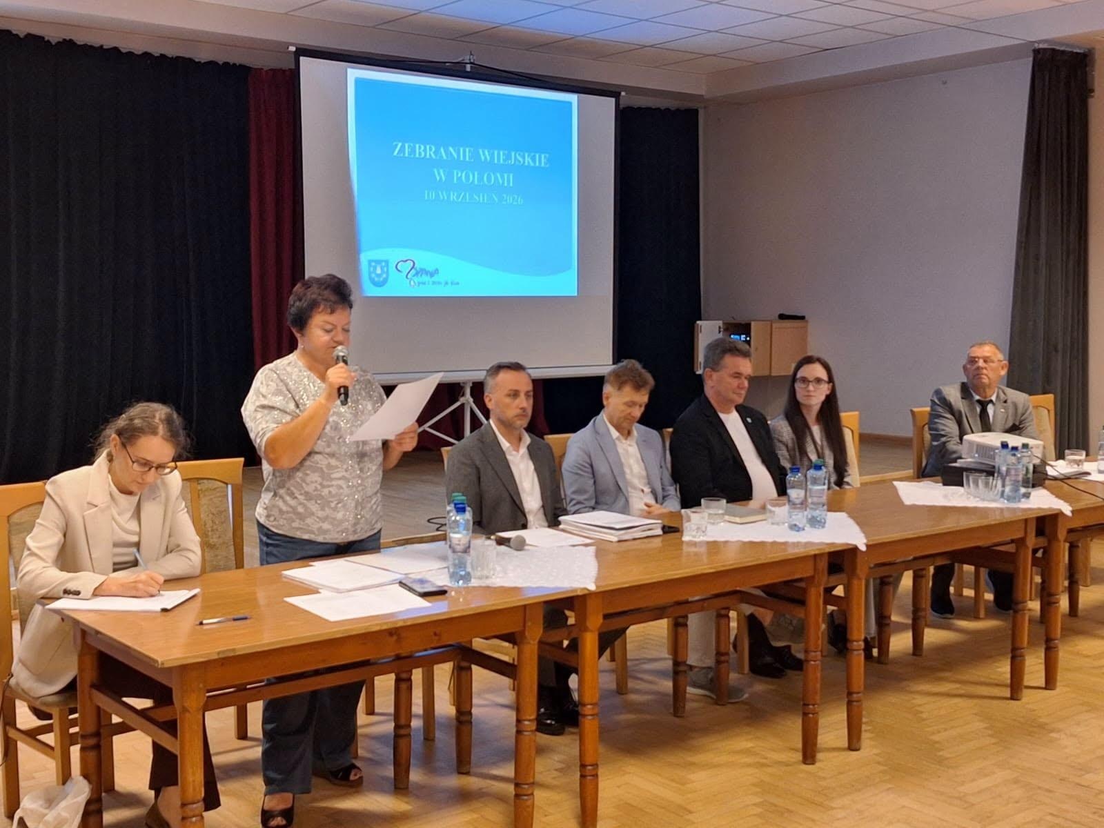Zdjęcie w galerii na portalu naszwodzislaw.com: Mieszkańcy Połomi podzielili Fundusz Sołecki. Najwięcej pieniędzy na oświetlenie boiska wiadomości z regionu