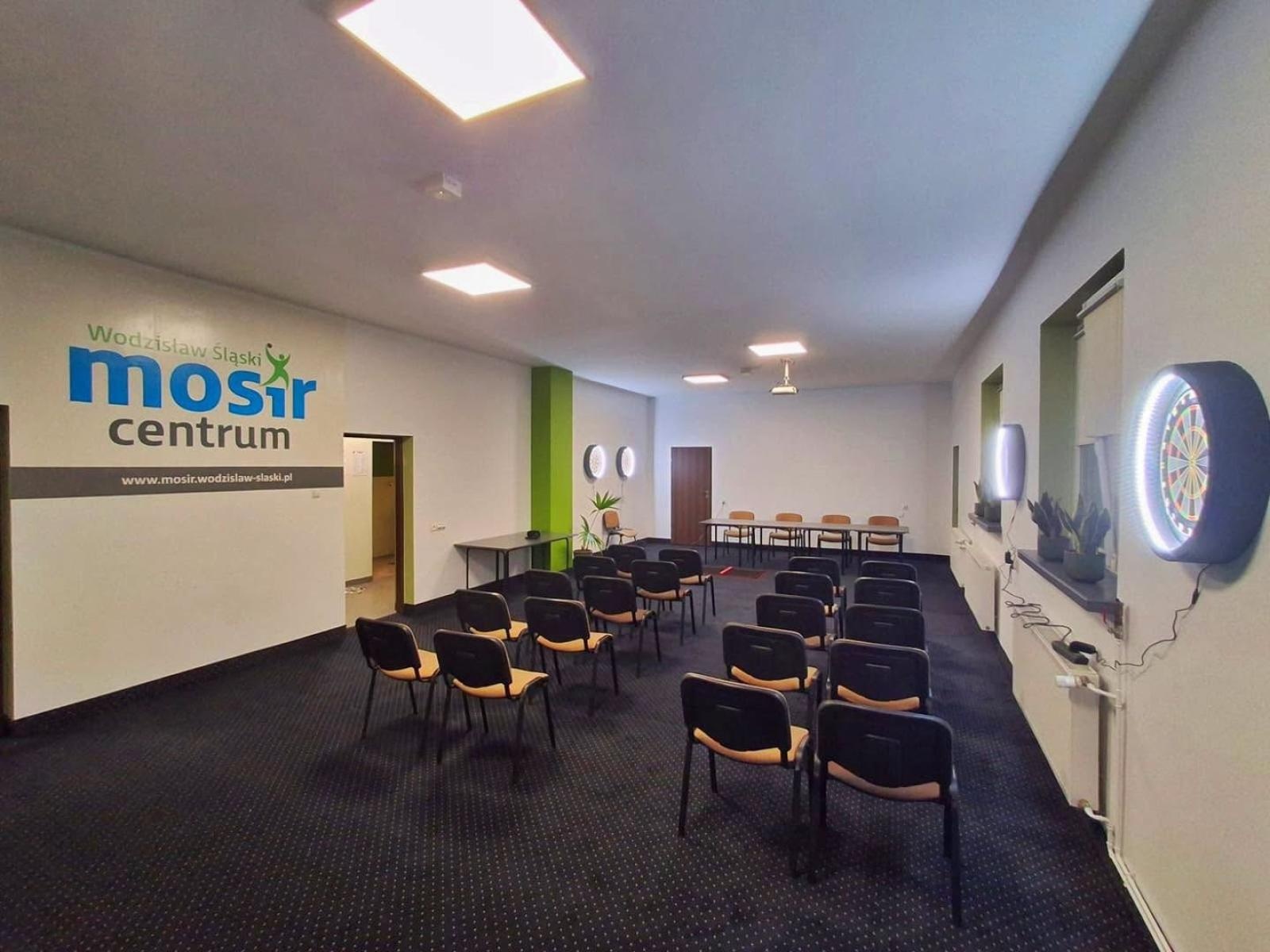 Zdjęcie w galerii na portalu naszwodzislaw.com: Nowa sala konferencyjna już niemal gotowa. Tak wygląda po remoncie wiadomości z regionu