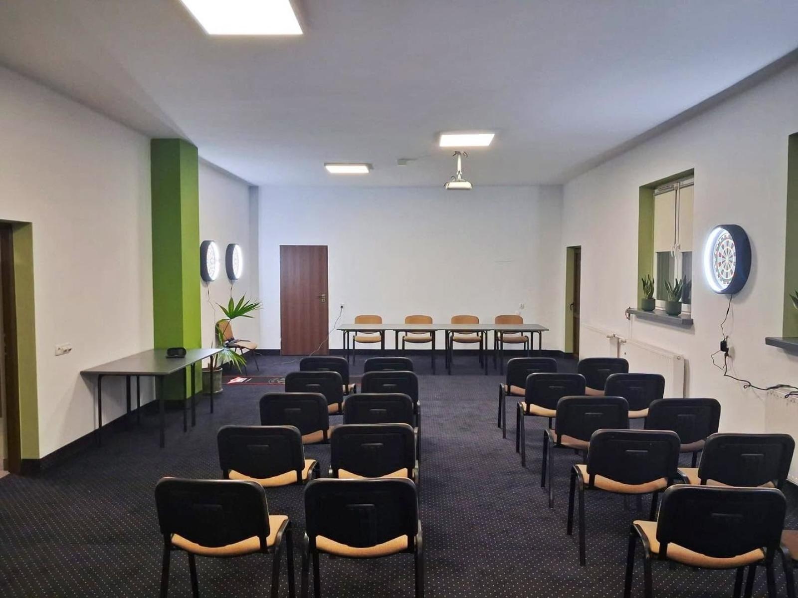Zdjęcie w galerii na portalu naszwodzislaw.com: Nowa sala konferencyjna już niemal gotowa. Tak wygląda po remoncie wiadomości z regionu