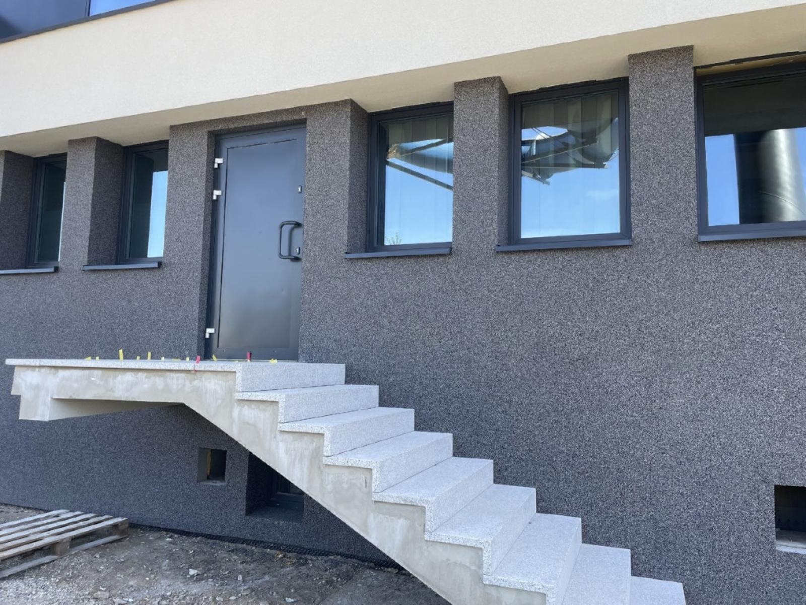 Zdjęcie w galerii na portalu naszwodzislaw.com: Nowe oświetlenie, fotowoltaika i odzysk wody. MOSiR w Radlinie przechodzi gruntowną modernizację wiadomości z regionu