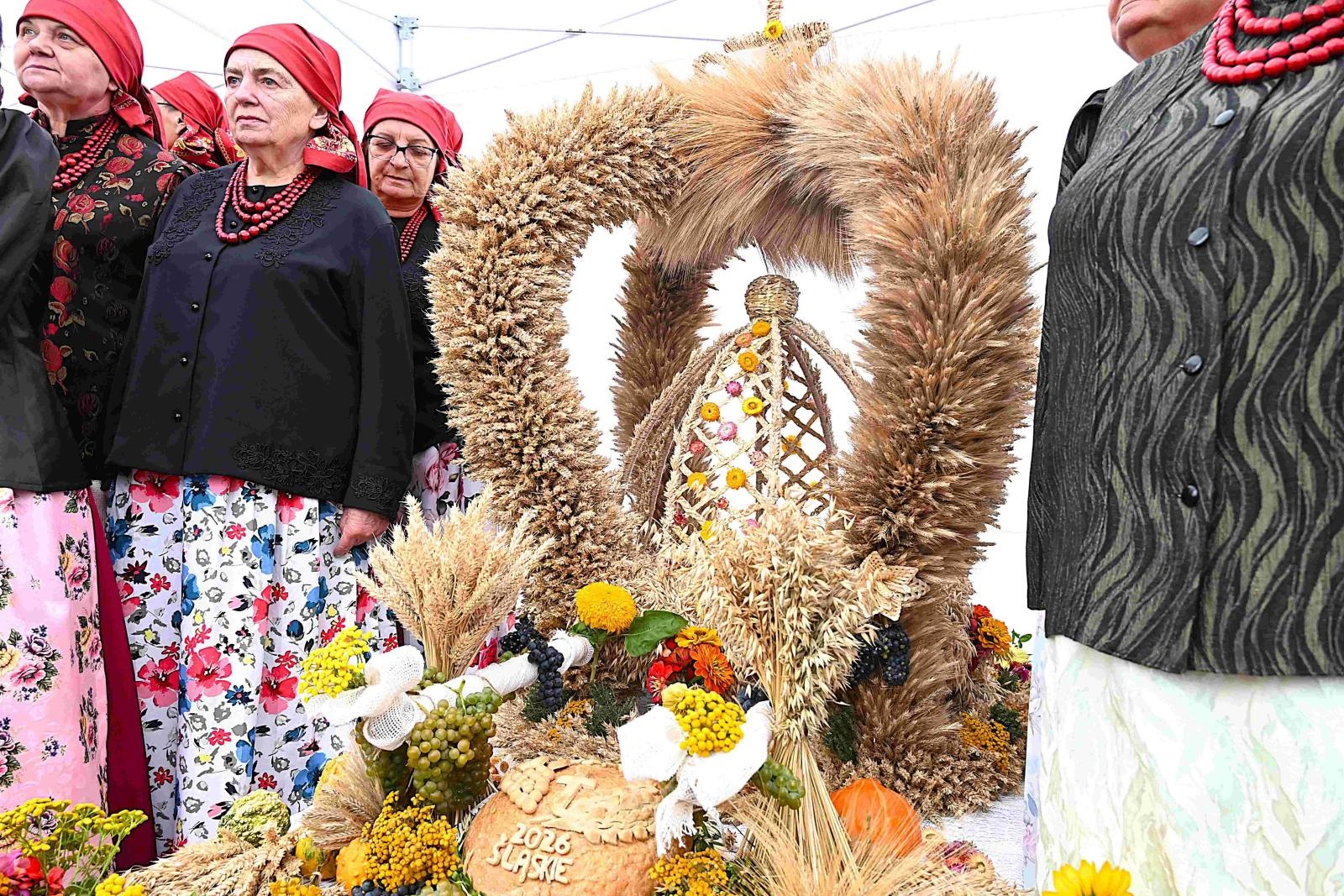Zdjęcie w galerii na portalu naszwodzislaw.com: Wieniec z Godowa wyróżniony na Dożynkach Prezydenckich. Śląsk znalazł się w gronie najlepszych wiadomości z regionu