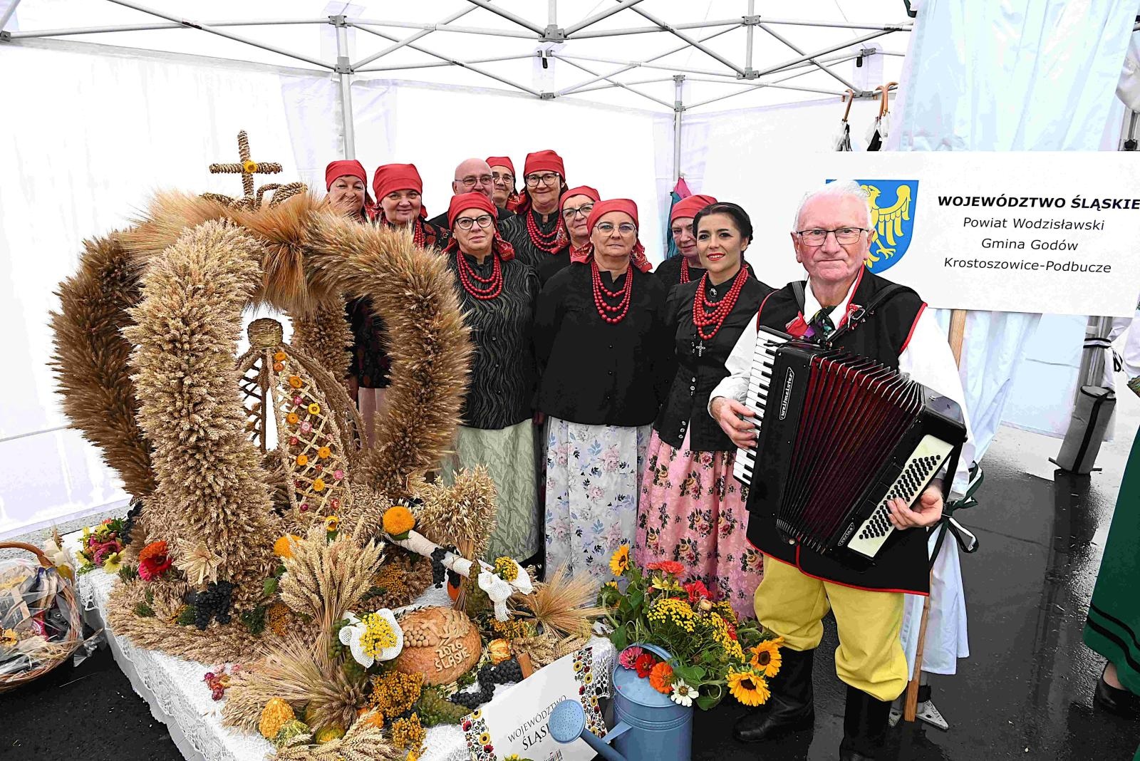 Zdjęcie w galerii na portalu naszwodzislaw.com: Wieniec z Godowa wyróżniony na Dożynkach Prezydenckich. Śląsk znalazł się w gronie najlepszych wiadomości z regionu
