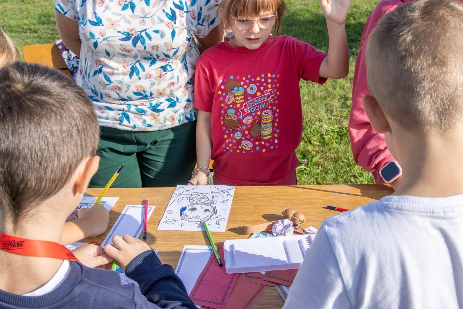 Zdjęcie w galerii na portalu naszwodzislaw.com: UFO wylądowało przed biblioteką w Wodzisławiu? To była kosmiczna lekcja dla młodych odkrywców wiadomości z regionu