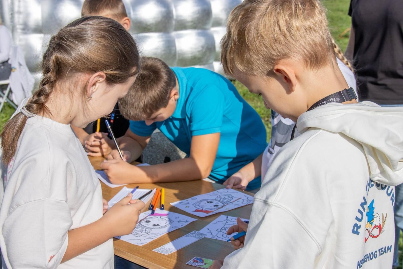 Zdjęcie w galerii na portalu naszwodzislaw.com: UFO wylądowało przed biblioteką w Wodzisławiu? To była kosmiczna lekcja dla młodych odkrywców wiadomości z regionu