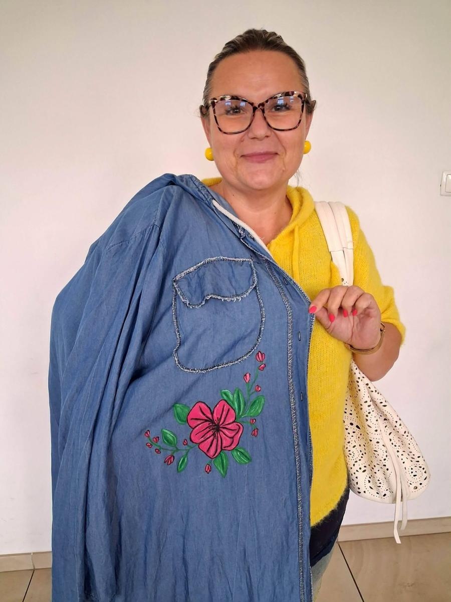 Zdjęcie w galerii na portalu naszwodzislaw.com: Zwykły jeans zamienił się w dzieło sztuki. Kreatywne popołudnie w rydułtowskiej Warsztatowni wiadomości z regionu